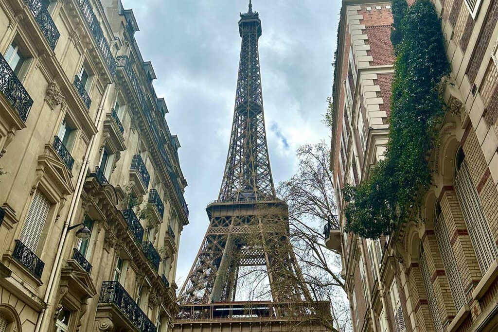 torre-eiffel-parigi-un-giorno