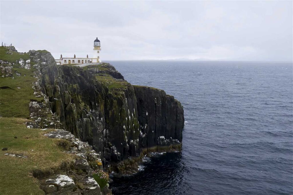 neist-point-trekking